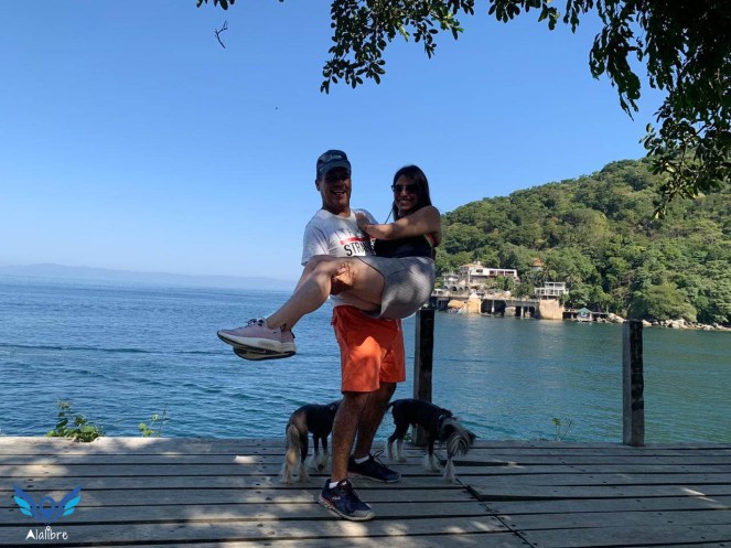 Karina e Israel en Boca de Tomatlán.