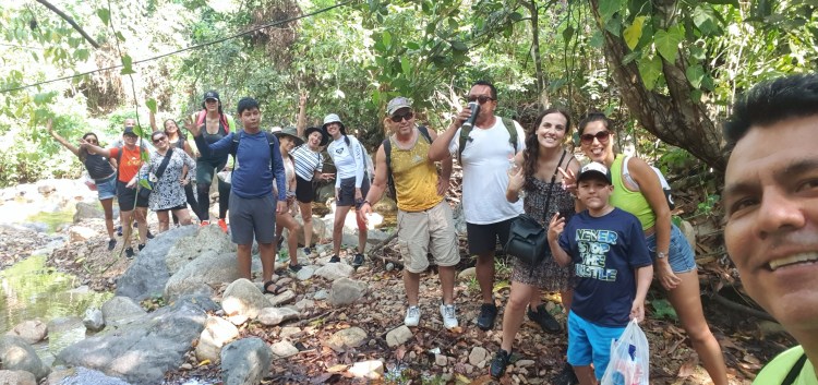 Walking to Nogalito.