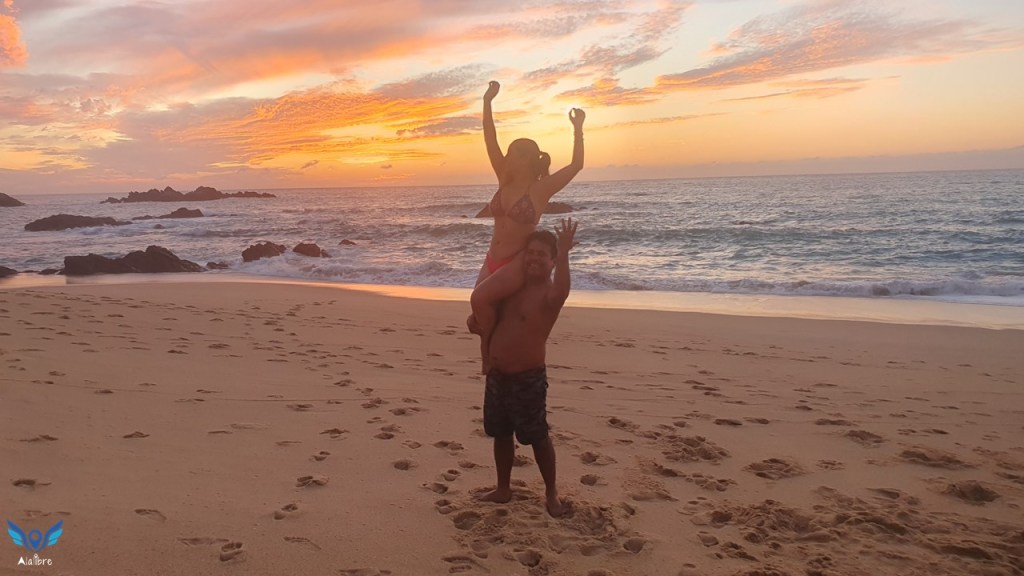 Salutation to the sun, Azul Cervera and Israel Andalón at the sunset in Mayto.